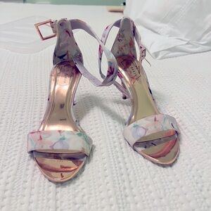 Beautiful ted baker flower print sandals with rose gold sole. Worn once. 38.5